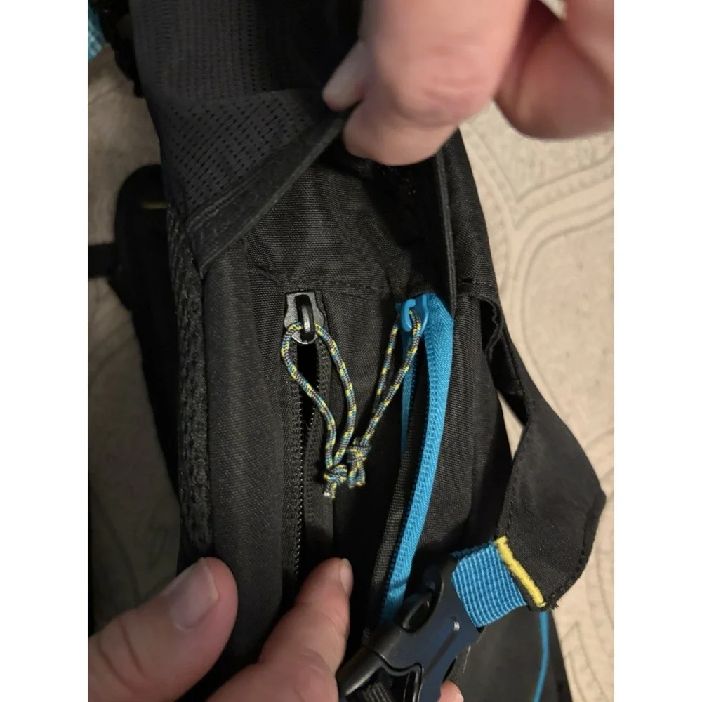 Sierra Designs 10L Hiking Backpack Black/Blue Zip Padded Hip Belt 5 Pockets